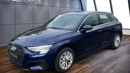 Używany Audi A3 Ambiente 204 KM (150 kW) 2024 Niebieski Sedan/Limuzyna