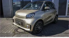 Bodypanels in gold beige (meta Gebraucht 2021 Smart ForTwo Electric Drive Exclusive Kleinwagen | 12.970 € (Fairer Preis)