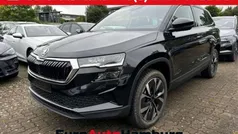 Blackmagic perleffekt/schwarz Neu 2025 Skoda Karoq SUV | 34.580 € (Fairer Preis)