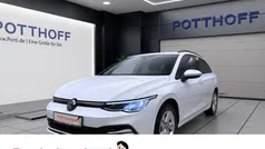 Weiss Gebraucht 2023 VW Golf VIII Life Kombi | 22.377 € (Fairer Preis)