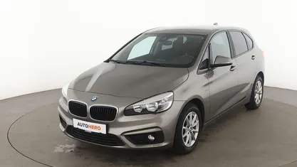 Grau Gebraucht 2015 BMW 218 Active Tourer Basis Van / Kleinbus | 12.960 € (Fairer Preis)