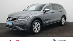 Platinum grey metallic Gebraucht 2024 VW Tiguan Allspace Life SUV | 38.980 € (Fairer Preis)