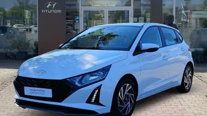 Gebraucht Hyundai i20 101 PS (74 kW) 2025 Atlas white Kleinwagen