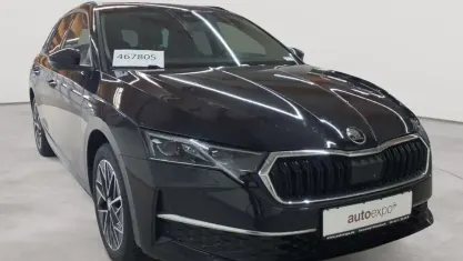 Gebraucht Skoda Octavia Selection 150 PS (110 kW) 2025 Blackmagic perleffekt Kombi