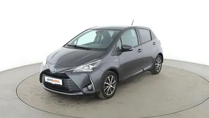 Grau Gebraucht 2018 Toyota Yaris Club Limousine | 15.190 € (Fairer Preis)
