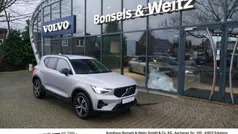 Silber metallic Gebraucht 2024 Volvo XC40 Plus SUV | 35.450 € (Fairer Preis)