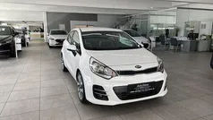 Weiß Gebraucht 2016 Kia Rio Spirit Limousine | 10.490 € (Etwas zu teuer)