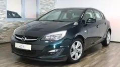 Grün (smaragd gruen (mi)) Gebraucht 2015 Opel Astra Style Limousine | 14.850 €