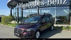 Rubellitrot Gebraucht 2023 Mercedes 180 Progressive Limousine | 29.950 € (Fairer Preis)