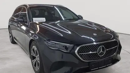 Gebraucht Mercedes E220 197 PS (144 kW) 2024 Graphitgrau metallic Kombi