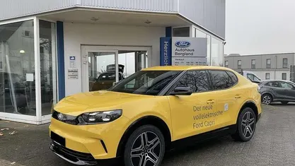 Vivid yellow gelb Gebraucht 2024 Ford Capri Premium SUV | 40.900 € (Superpreis)