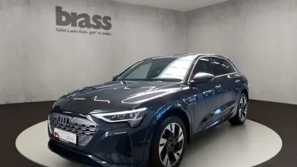 Gebraucht Audi Q8 e-tron Advanced 300 kW (408 PS) 2023 Manhattangrau metallic SUV
