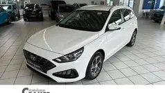 Atlas white uni Gebraucht 2024 Hyundai i30 Advantage Limousine | 20.219 € (Guter Preis)