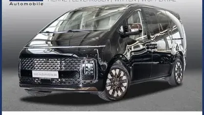 Gebraucht Hyundai Staria Signature 177 PS (130 kW) 2022 Abyss black (schwarz) Van / Kleinbus