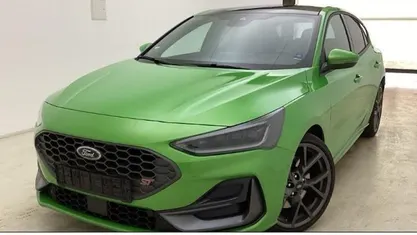Grün Gebraucht 2024 Ford Focus ST Limousine | 32.481 € (Fairer Preis)