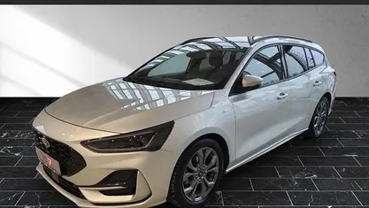 Polarsilber (silber) Gebraucht 2023 Ford Focus ST-Line Kombi | 24.400 € (Fairer Preis)