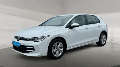 Second-hand VW Golf VIII Life 116 CP (85 kW) 2025 Alb Berlinǎ