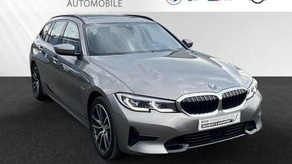 Gebraucht BMW 330e Sport Line 292 PS (214 kW) 2022 Oxidgrau ii metallic Kombi