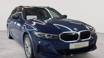 Gebraucht BMW 318 Sport Line 150 PS (110 kW) 2023 Phytonicblau metallic Kombi