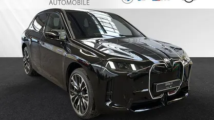 Neu BMW iX M Sport 400 kW (544 PS) 2026 Saphirschwarz metallic SUV