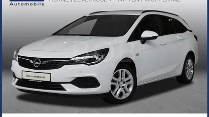 Weiß Gebraucht 2020 Opel Astra Edition Kombi | 11.450 € (Fairer Preis)