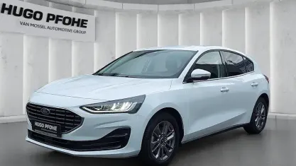 Gebraucht Ford Focus Titanium 125 PS (91 kW) 2022 Weiß Limousine