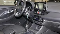 Silky bronze / met Gebraucht 2022 Hyundai i30 Trend Limousine | 14.075 € (Fairer Preis)