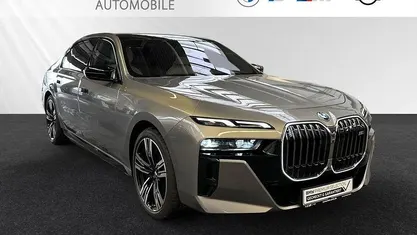 Gebraucht BMW M760e M Sport 571 PS (419 kW) 2024 Oxidgrau metallic Limousine