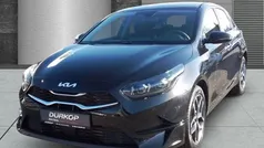 Zilinaschwarz met. Neu 2025 Kia Ceed 4 Limousine | 27.678 € (Fairer Preis)
