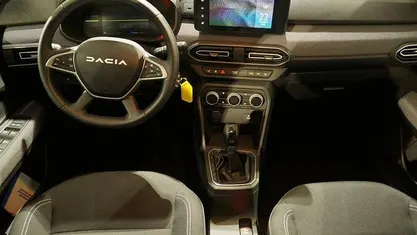 Braun (terracottabraun metallic) Gebraucht 2025 Dacia Jogger Expression Van / Kleinbus | 24.900 € (Fairer Preis)