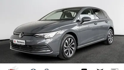Grau Gebraucht 2022 VW Golf VIII Active Limousine | 22.990 € (Fairer Preis)