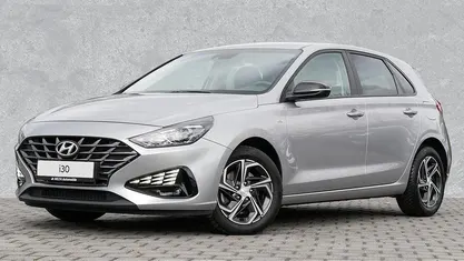 Gebraucht Hyundai i30 Edition 30 120 PS (88 kW) 2021 Shimmering silver / met Limousine