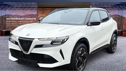 Neu Alfa Romeo Junior Ti 145 PS (106 kW) 2025 Weiß SUV