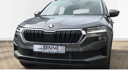 Graphitegrau Neu 2025 Skoda Karoq Selection SUV | 32.450 € (Guter Preis)