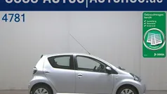 Satin silver metallic Gebraucht 2014 Toyota Aygo Cool Kleinwagen | 5.590 € (Guter Preis)
