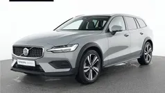 Grau Gebraucht 2023 Volvo V60 CC Plus Kombi | 38.880 € (Fairer Preis)