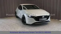 Weiß Gebraucht 2025 Mazda 3 Homura-Line Limousine | 25.485 € (Fairer Preis)