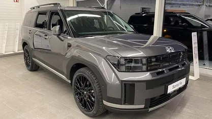 Magnetic grey Gebraucht 2025 Hyundai Santa Fe Intro Edition SUV | 51.950 € (Fairer Preis)