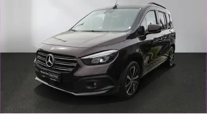 Gebraucht Mercedes T180 Progressive 116 PS (85 kW) 2024 Rot Van / Kleinbus