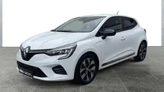 Weiß Gebraucht 2023 Renault Clio V Evolution Limousine | 15.399 € (Guter Preis)