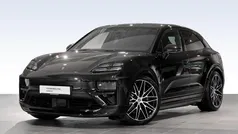 Tiefschwarzmetallic Gebraucht 2025 Porsche Macan Turbo SUV | 122.790 € (Guter Preis)