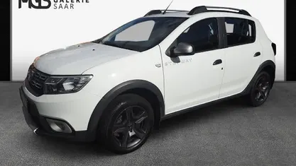 Arktisweiß (weiss) Gebraucht 2017 Dacia Sandero Celebration Limousine | 10.490 € (Fairer Preis)