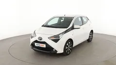 Weiß Gebraucht 2021 Toyota Aygo X-play Kleinwagen | 13.250 € (Fairer Preis)