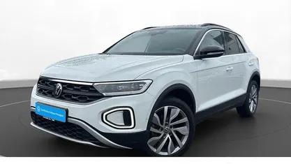 Pure white schwarz (weiß) Gebraucht 2024 VW T-Roc IQ Drive SUV | 28.490 € (Guter Preis)