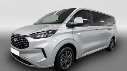 Second-hand Ford Tourneo Titanium 136 CP (100 kW) 2025 Argintiu Monovolum