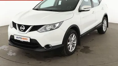 Weiß Gebraucht 2016 Nissan Qashqai Visia SUV | 9.780 € (Fairer Preis)