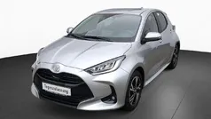 Silber Neu 2025 Toyota Yaris Comfort Limousine | 27.621 € (Fairer Preis)