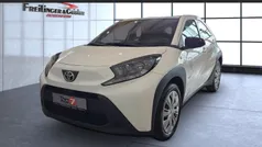 Schneeweiß Gebraucht 2024 Toyota Aygo Business Edition Kleinwagen | 16.990 € (Fairer Preis)