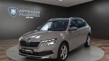 Steelgrau Gebraucht 2021 Skoda Kamiq Style SUV | 15.950 € (Fairer Preis)