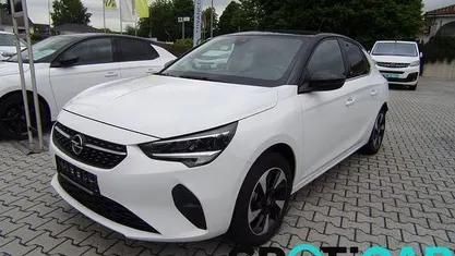 Weiß (jade weiß uni/dach diamant schwa) Gebraucht 2022 Opel Corsa-e Elegance Kleinwagen | 16.450 € (Etwas zu teuer)